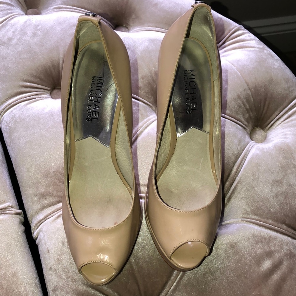 MICHAEL KORS NUDE PEEP-TOE PUMPS SIZE 6